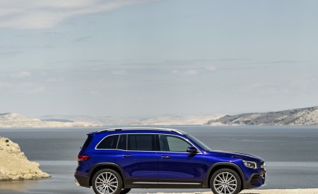 2020 Mercedes-Benz GLB 250 AMG Line (Color: Galaxy Blue) Side Wallpapers 450x275 (44)