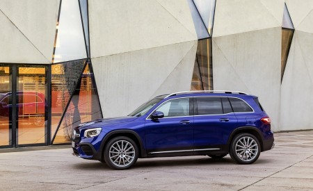 2020 Mercedes-Benz GLB 250 AMG Line (Color: Galaxy Blue) Side Wallpapers 450x275 (36)