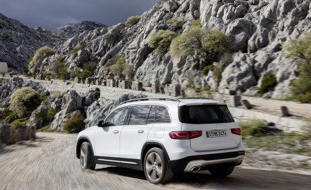 2020 Mercedes-Benz GLB 250 Edition 1 (Color: Digital White) Rear Three-Quarter Wallpapers 450x275 (55)