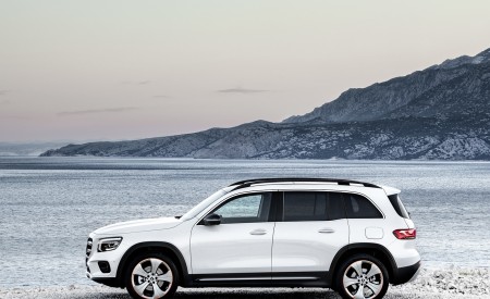 2020 Mercedes-Benz GLB 250 Edition 1 (Color: Digital White) Side Wallpapers 450x275 (65)