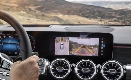 2020 Mercedes-Benz GLB Central Console Wallpapers 450x275 (14)