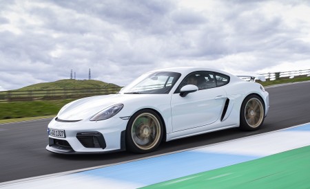 2020 Porsche 718 Cayman GT4 (Color: Carrara White Metallic) Front Three-Quarter Wallpapers 450x275 (137)