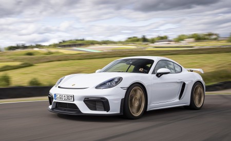 2020 Porsche 718 Cayman GT4 (Color: Carrara White Metallic) Front Three-Quarter Wallpapers 450x275 (138)