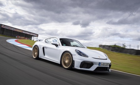 2020 Porsche 718 Cayman GT4 (Color: Carrara White Metallic) Front Three-Quarter Wallpapers 450x275 (141)