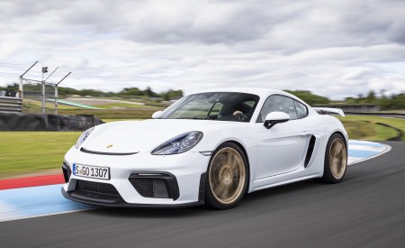 2020 Porsche 718 Cayman GT4 (Color: Carrara White Metallic) Front Three-Quarter Wallpapers 450x275 (140)