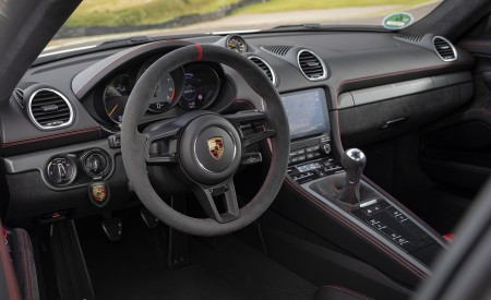 2020 Porsche 718 Cayman GT4 (Color: Carrara White Metallic) Interior Wallpapers 450x275 (159)