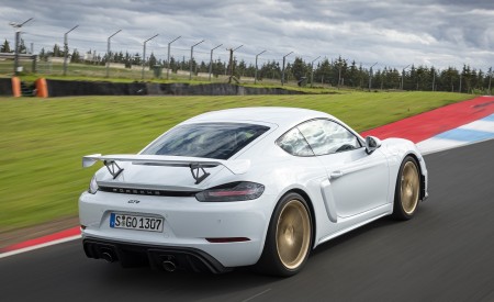 2020 Porsche 718 Cayman GT4 (Color: Carrara White Metallic) Rear Three-Quarter Wallpapers 450x275 (146)
