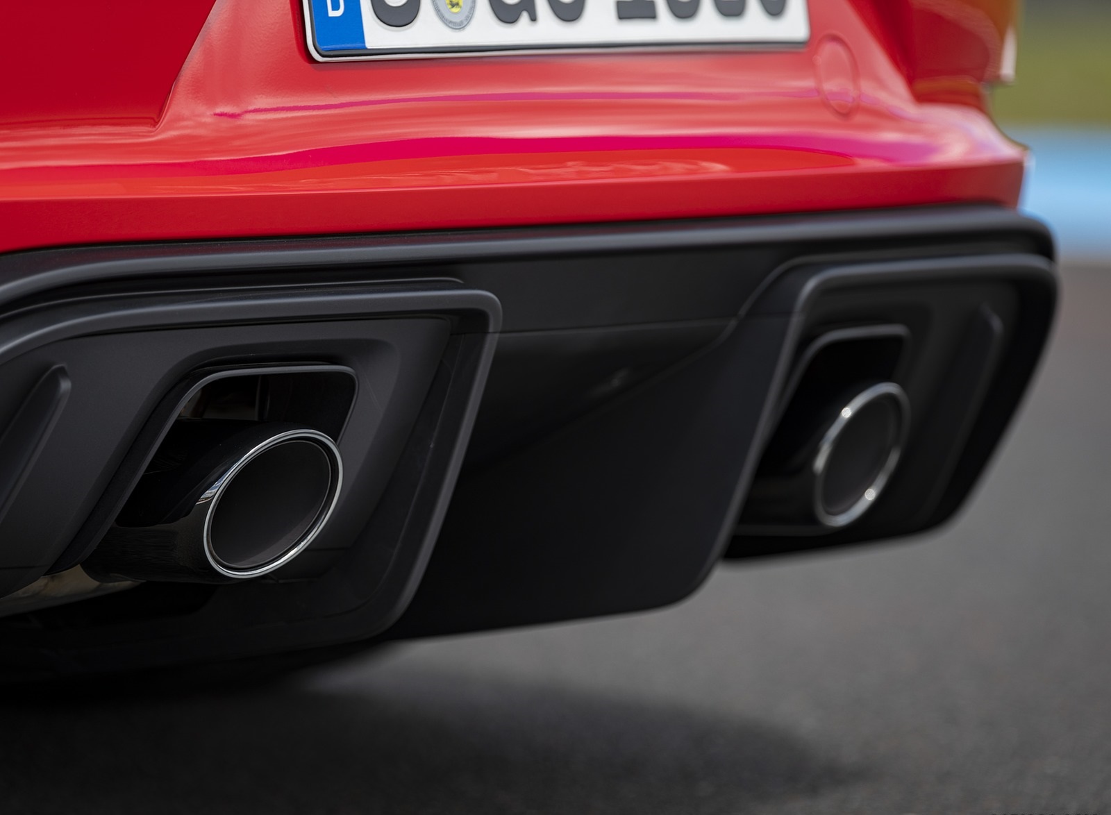 2020 Porsche 718 Cayman GT4 (Color: Guards Red) Exhaust Wallpapers #34 of 177