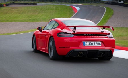 2020 Porsche 718 Cayman GT4 (Color: Guards Red) Rear Three-Quarter Wallpapers 450x275 (27)