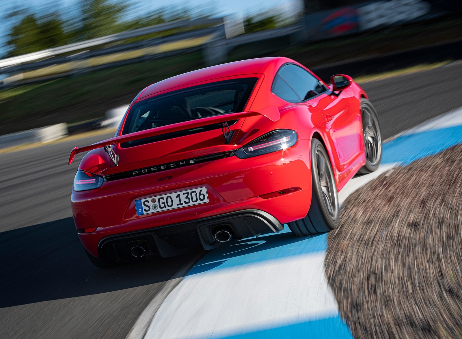 2020 Porsche 718 Cayman GT4 (Color: Guards Red) Rear Wallpapers (13)