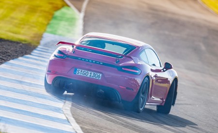 2020 Porsche 718 Cayman GT4 (Color: Guards Red) Rear Wallpapers 450x275 (14)