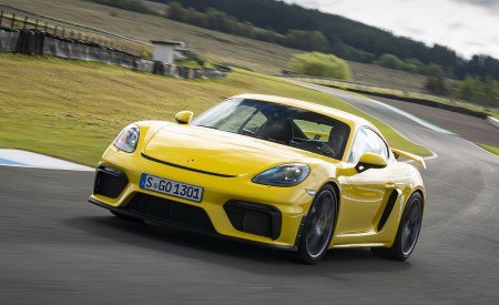 2020 Porsche 718 Cayman GT4 (Color: Racing Yellow) Front Three-Quarter Wallpapers 450x275 (57)