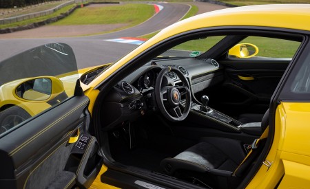 2020 Porsche 718 Cayman GT4 (Color: Racing Yellow) Interior Wallpapers 450x275 (84)