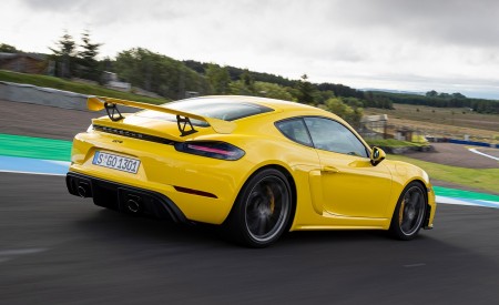 2020 Porsche 718 Cayman GT4 (Color: Racing Yellow) Rear Three-Quarter Wallpapers 450x275 (64)