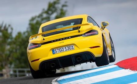 2020 Porsche 718 Cayman GT4 (Color: Racing Yellow) Rear Wallpapers 450x275 (70)