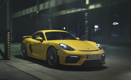 2020 Porsche 718 Cayman GT4 Front Three-Quarter Wallpapers 450x275 (162)