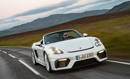 2020 Porsche 718 Spyder (Color: Carrara White Metallic) Front Three-Quarter Wallpapers 450x275 (156)