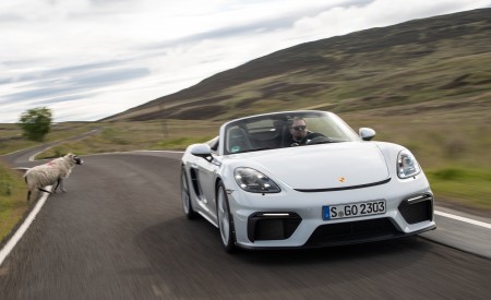 2020 Porsche 718 Spyder (Color: Carrara White Metallic) Front Three-Quarter Wallpapers 450x275 (125)