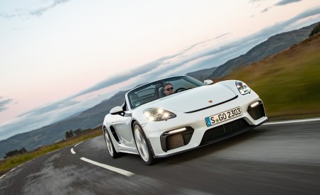 2020 Porsche 718 Spyder (Color: Carrara White Metallic) Front Three-Quarter Wallpapers 450x275 (157)