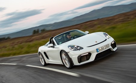 2020 Porsche 718 Spyder (Color: Carrara White Metallic) Front Three-Quarter Wallpapers 450x275 (158)