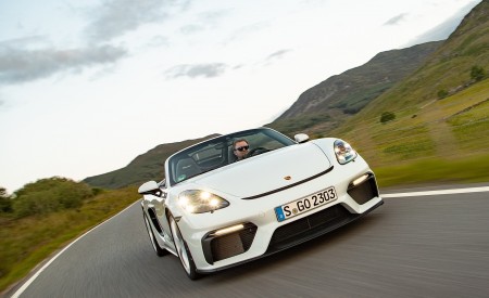 2020 Porsche 718 Spyder (Color: Carrara White Metallic) Front Three-Quarter Wallpapers 450x275 (159)