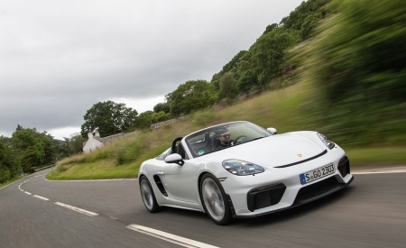 2020 Porsche 718 Spyder (Color: Carrara White Metallic) Front Three-Quarter Wallpapers 450x275 (139)