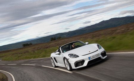 2020 Porsche 718 Spyder (Color: Carrara White Metallic) Front Three-Quarter Wallpapers 450x275 (126)