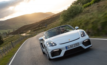 2020 Porsche 718 Spyder (Color: Carrara White Metallic) Front Wallpapers 450x275 (164)