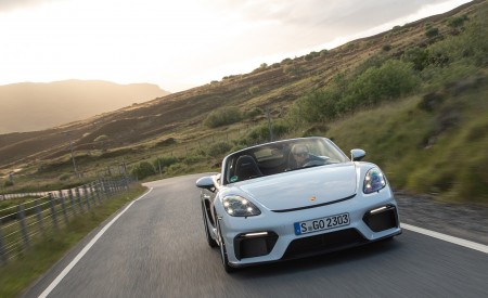 2020 Porsche 718 Spyder (Color: Carrara White Metallic) Front Wallpapers 450x275 (166)