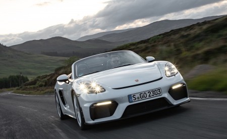 2020 Porsche 718 Spyder (Color: Carrara White Metallic) Front Wallpapers 450x275 (145)