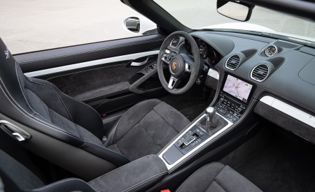 2020 Porsche 718 Spyder (Color: Carrara White Metallic) Interior Wallpapers 450x275 (185)