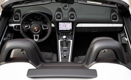 2020 Porsche 718 Spyder (Color: Carrara White Metallic) Interior Wallpapers 450x275 (186)