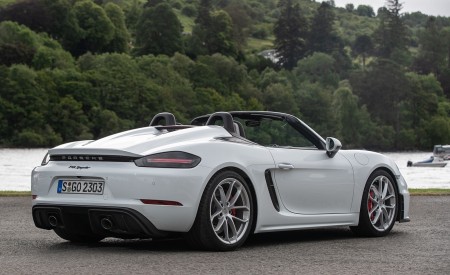 2020 Porsche 718 Spyder (Color: Carrara White Metallic) Rear Three-Quarter Wallpapers 450x275 (175)