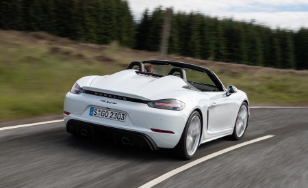 2020 Porsche 718 Spyder (Color: Carrara White Metallic) Rear Wallpapers 450x275 (147)