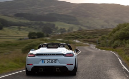 2020 Porsche 718 Spyder (Color: Carrara White Metallic) Rear Wallpapers 450x275 (171)
