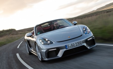 2020 Porsche 718 Spyder (Color: GT Silver Metallic) Front Wallpapers 450x275 (230)