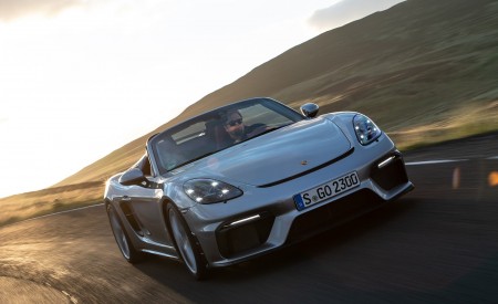 2020 Porsche 718 Spyder (Color: GT Silver Metallic) Front Wallpapers 450x275 (218)