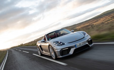 2020 Porsche 718 Spyder (Color: GT Silver Metallic) Front Wallpapers 450x275 (233)