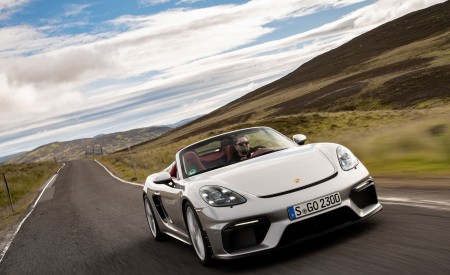2020 Porsche 718 Spyder (Color: GT Silver Metallic) Front Wallpapers 450x275 (200)