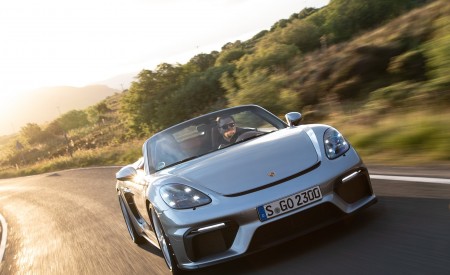 2020 Porsche 718 Spyder (Color: GT Silver Metallic) Front Wallpapers 450x275 (223)