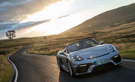 2020 Porsche 718 Spyder (Color: GT Silver Metallic) Front Wallpapers 450x275 (224)