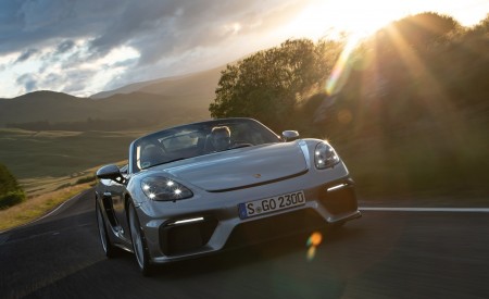 2020 Porsche 718 Spyder (Color: GT Silver Metallic) Front Wallpapers 450x275 (236)