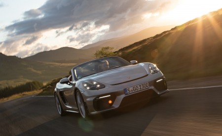 2020 Porsche 718 Spyder (Color: GT Silver Metallic) Front Wallpapers 450x275 (228)