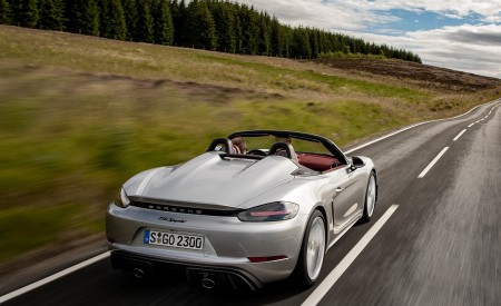 2020 Porsche 718 Spyder (Color: GT Silver Metallic) Rear Three-Quarter Wallpapers 450x275 (212)