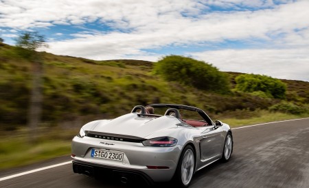 2020 Porsche 718 Spyder (Color: GT Silver Metallic) Rear Three-Quarter Wallpapers 450x275 (215)