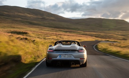 2020 Porsche 718 Spyder (Color: GT Silver Metallic) Rear Wallpapers 450x275 (245)