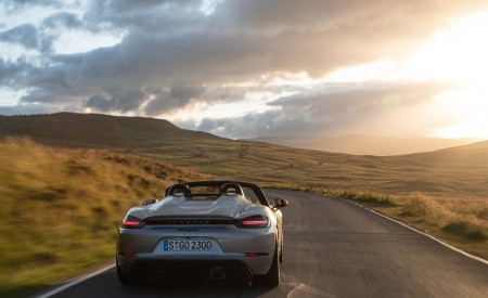 2020 Porsche 718 Spyder (Color: GT Silver Metallic) Rear Wallpapers 450x275 (246)