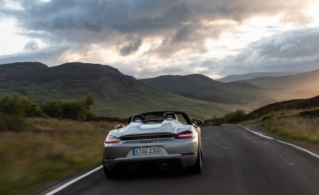 2020 Porsche 718 Spyder (Color: GT Silver Metallic) Rear Wallpapers 450x275 (240)