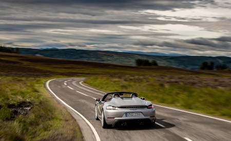 2020 Porsche 718 Spyder (Color: GT Silver Metallic) Rear Wallpapers 450x275 (216)