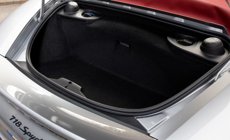 2020 Porsche 718 Spyder (Color: GT Silver Metallic) Trunk Wallpapers 450x275 (267)